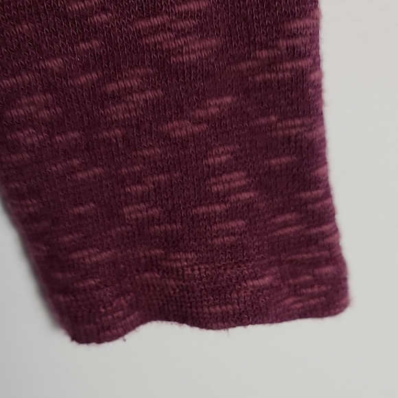 MAX JEANS Maroon Tunic Top with Side Slits and Patterned Back Size Small - Picture 9 of 16